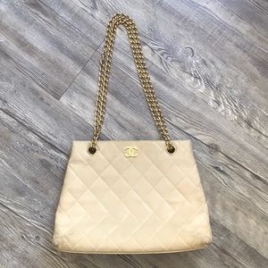 AUTHENTIC CHANEL bag - Lambskin